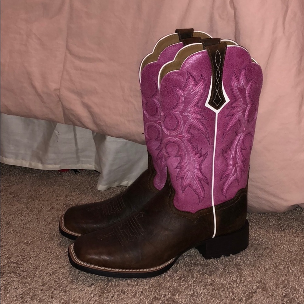 Ariat cowgirl boots